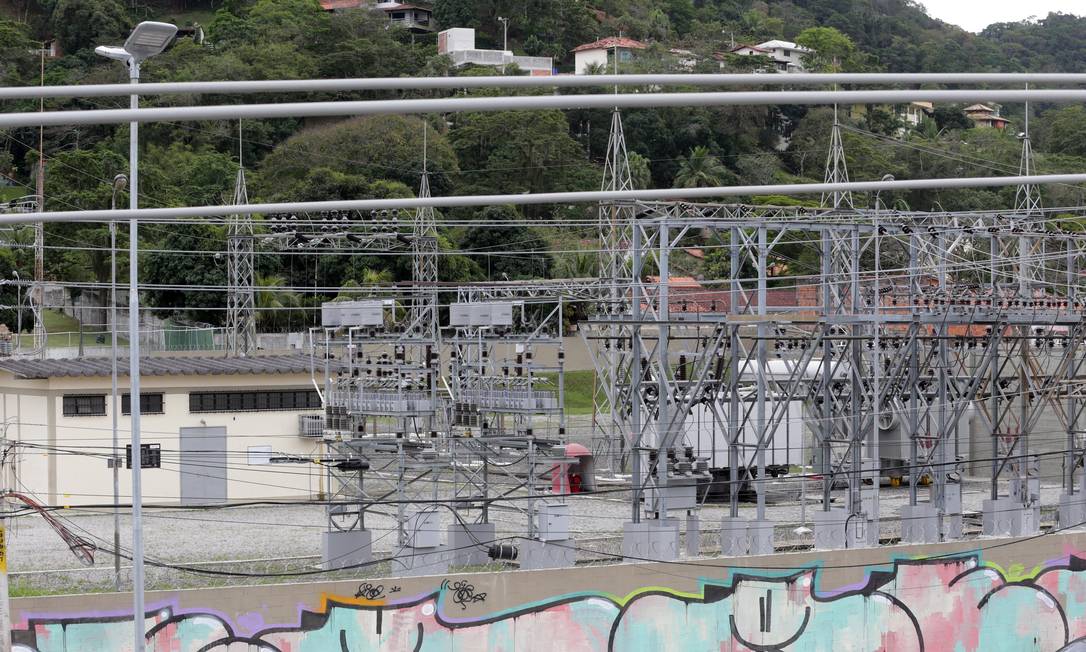 Subestação elétrica no bairro Santo Antônio, na Região Oceânica: Enel fica entre as quatro piores companhias pelo sexto ano seguido Foto: Márcio Alves / Agência O Globo