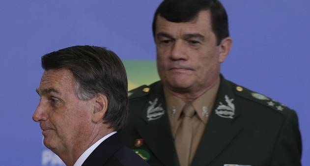 Comandante do Exército diz que 'não há interferência política' na Força - Vimarsana News