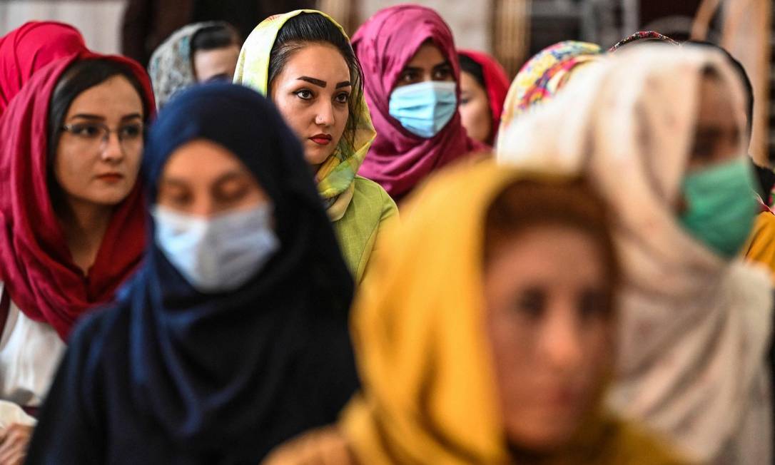 Em Cabul, mulheres afegãs participam de encontro contra as violações do Talibã Foto: SAJJAD HUSSAIN / AFP/2-8-21