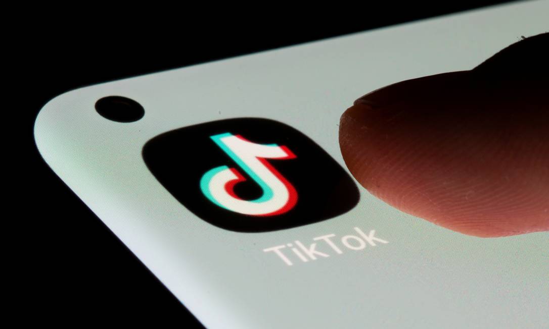 Aplicativo do TikTok no celular Foto: DADO RUVIC / Reuters