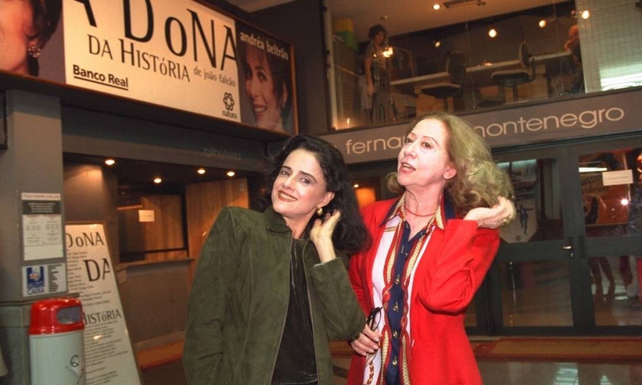 Marieta Severo e Fernanta Montenegro foram vizinhas de espetáculo no Teatro Leblon, em 1998 Foto: Ana Branco / Agência O Globo - 14/08/1998