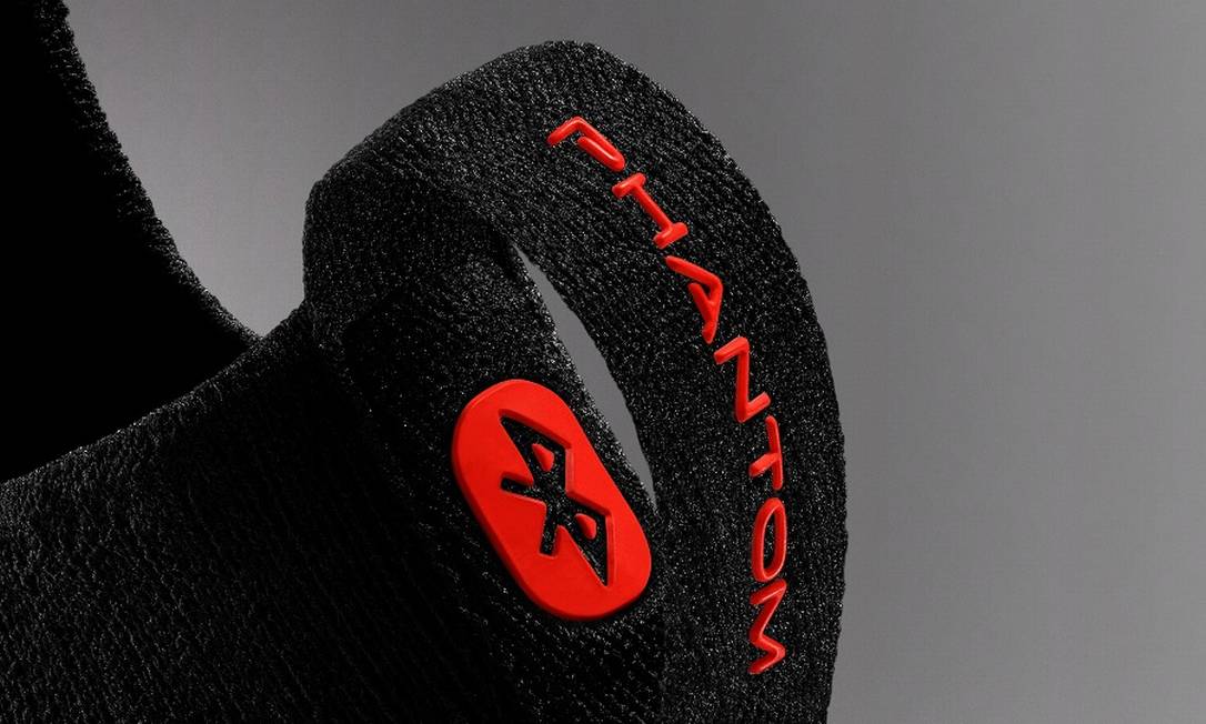 A Under Armour, da Vulcabrás, lançou modelos de tênis, como o Phantom 2, com chip no solado que se conecta ao aplicativo da marca Map My Run através de Bluetooth, que vem até com símbolo Foto: Tomas Arthuzzi / divulgação