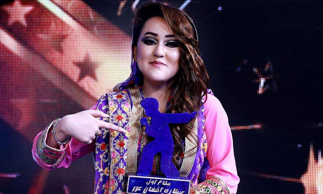 Zahra Elham, primeira mulher a vencer o Afghan Star, versão do American Idol no Afeganistão (2019) Foto: Reprodução