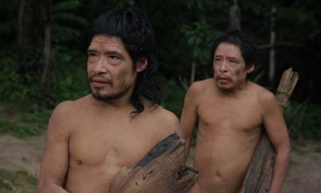 Dois indígenas da terra Piripkura, que está sob ameaça no Mato Grasso, em raro registro, para documentário Foto: Reprodução/'Piripkura'