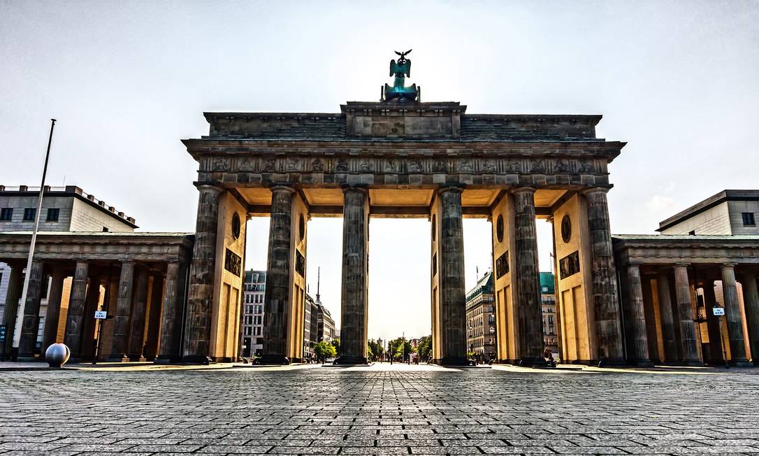 O Portão de Brandemburgo, um dos símbolos de Berlim, a capital da Alemanha: país passa a permitir a entrada de turistas brasileiros totalmente vacinados contra a Covid-19 Foto: Achim Scholty / Pixabay / Reprodução