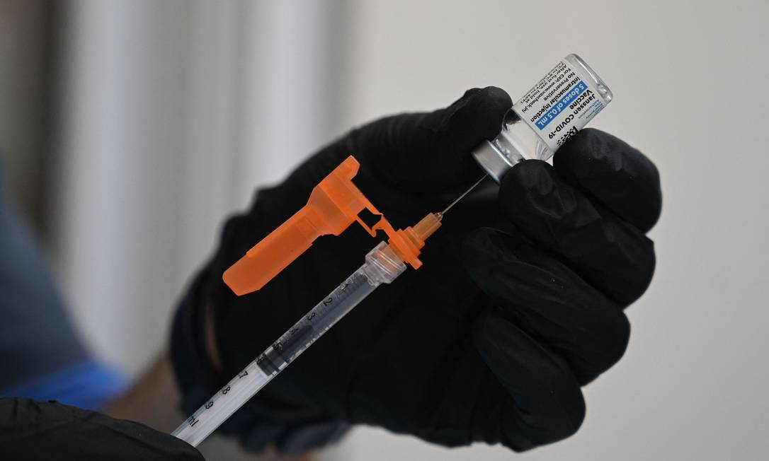 Vacina da Janssen contra a Covid-19. Foto: ROBYN BECK / AFP