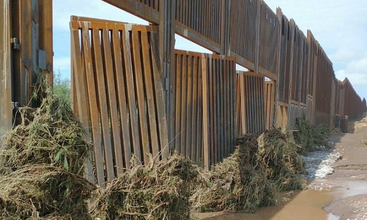 Vídeo: Fortes chuvas danificam muro na fronteira dos EUA com