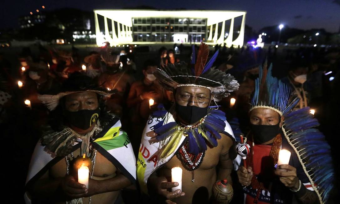 Manifestação indígena em frente ao Supremo Tribunal Federal (STF), e Brasília Foto: Cristiano Mariz / Agência O Globo