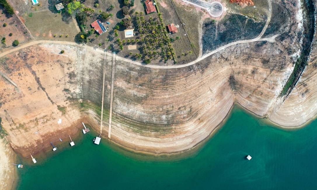 Lago da Hidreletrica de Furnas, em Minas Gerais, que tem menos de 18% de sua capacidade Foto: Agência O Globo