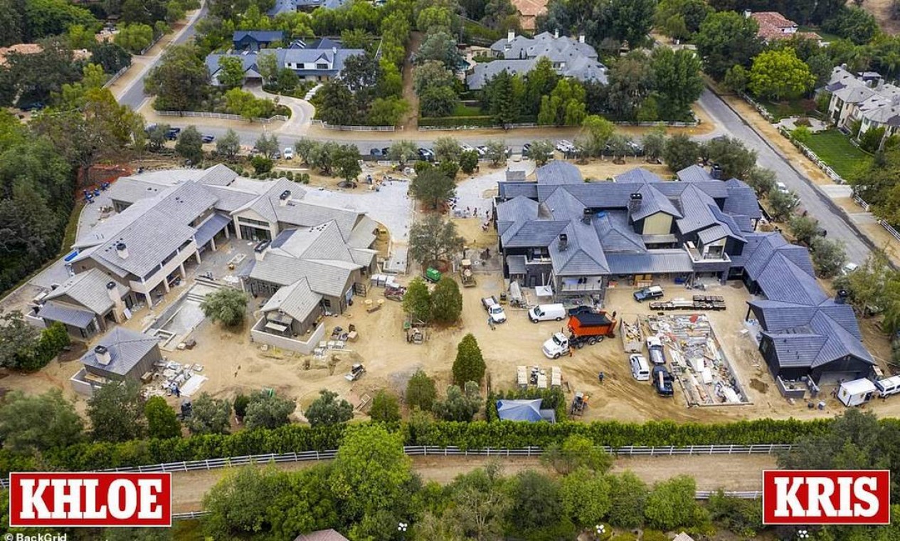 Obra de construção das mansões vizinhas de Kris Jenner e Khloe Kardashian Foto: Backgrid via Daily Mail
