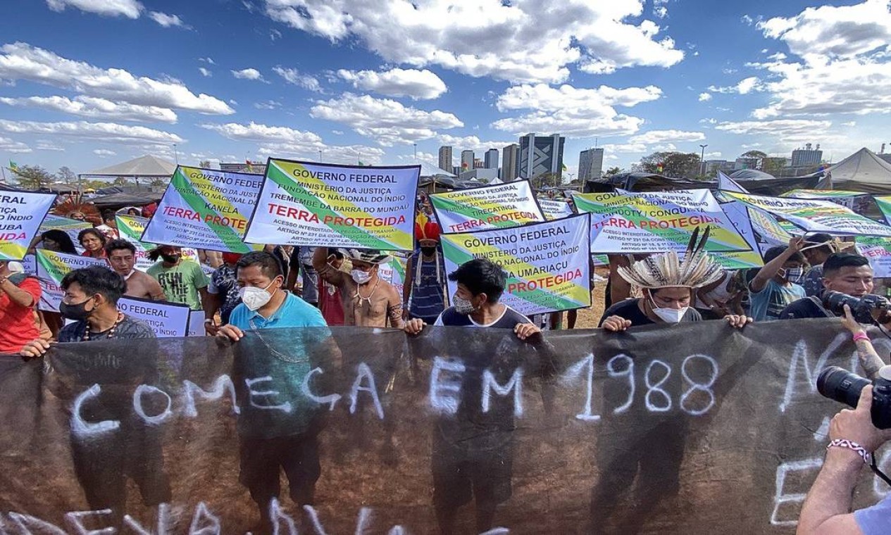 Grupo ocupa a Esplanada dos Ministérios para protestar contra medidas que dificultam demarcação de terras Foto: João Paulo Guimarães