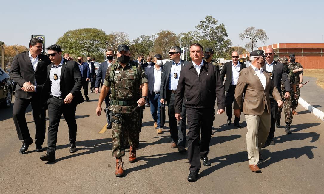 O presidente Jair Bolsonaro participa de cerimônia de troca de comando do Comando de Operações Especiais, em Goiânia (GO)
Foto: Alan Santos / Presidência 