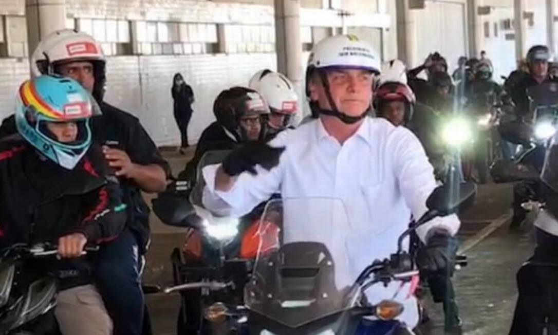 Bolsonaro passeia de moto em Goiânia Foto: Reprodução