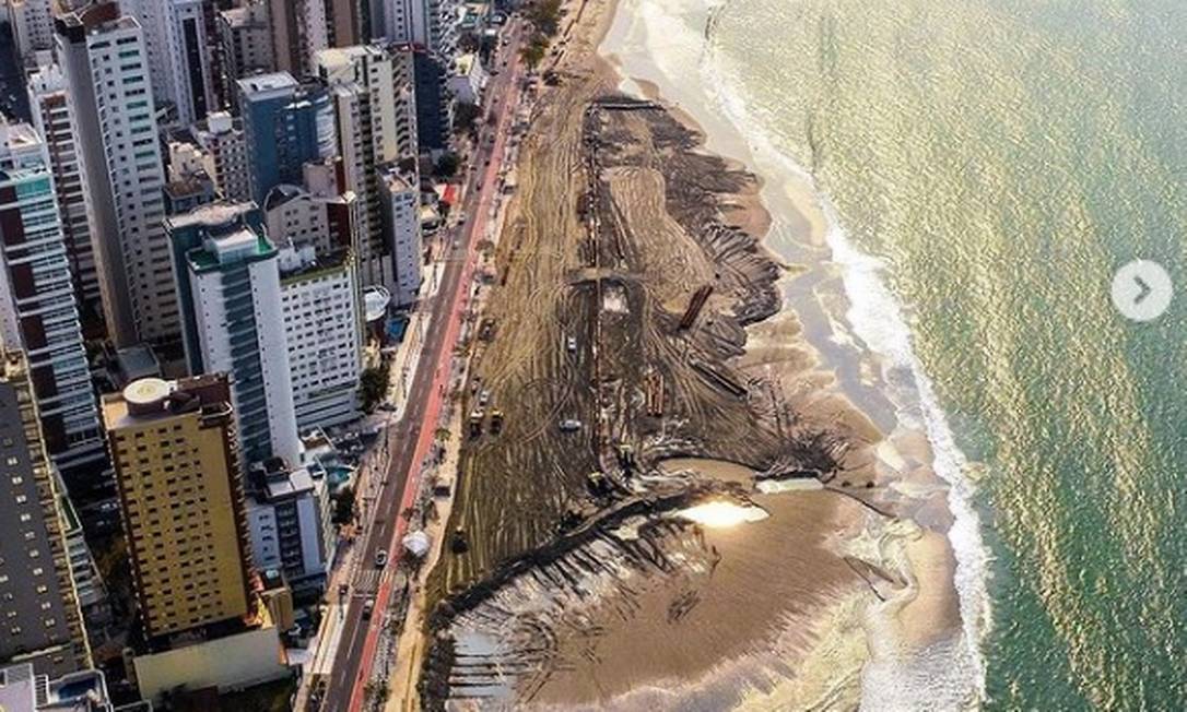 Balneário Camboriú aumenta faixa de areia para voltar a ter sol na orla Foto: @renato_portobelodrone