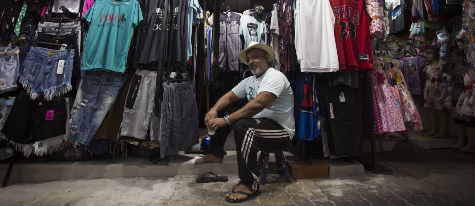 Gildo Henrique da Silva, 51 anos, é coordenador do Mercado Popular da Rocinha Foto: Maria Isabel Oliveira / Agência O Globo