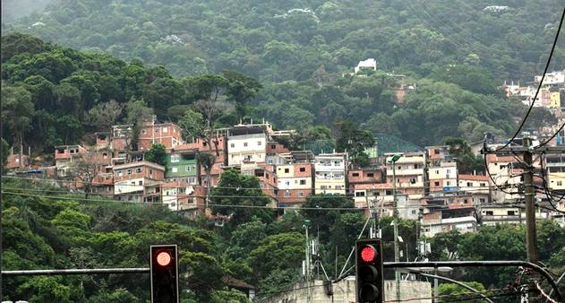 Metade do faturamento dos traficantes da Rocinha não sai mais da venda de  drogas - Casos de Polícia - Extra Online