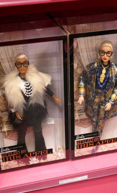 Iris, diga-se de passagem, já levou o seu estilo até para a boneca Barbie Foto: Kristy Sparow / Getty Images
