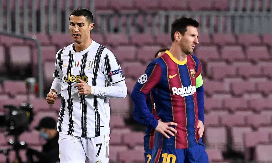 Messi e Ronaldo deixaram Juventus e Barcelona rumo a Manchester United e PSG, respectivamente Foto: JOSEP LAGO / AFP