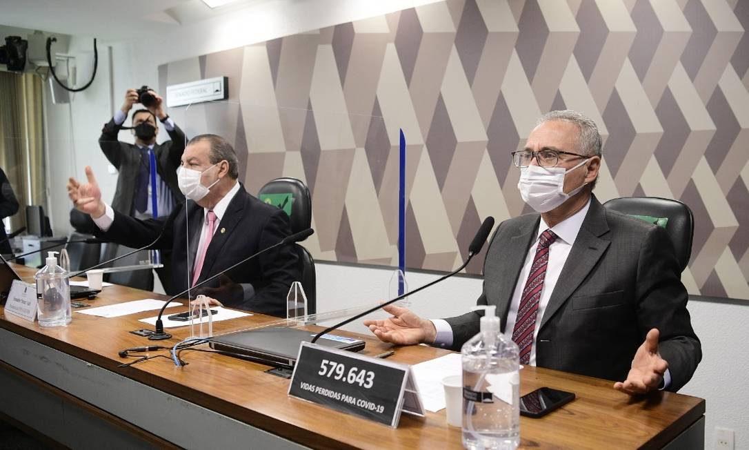 Omar Aziz e Renan Calheiros durante a CPI da Covid Foto: Agência Senado