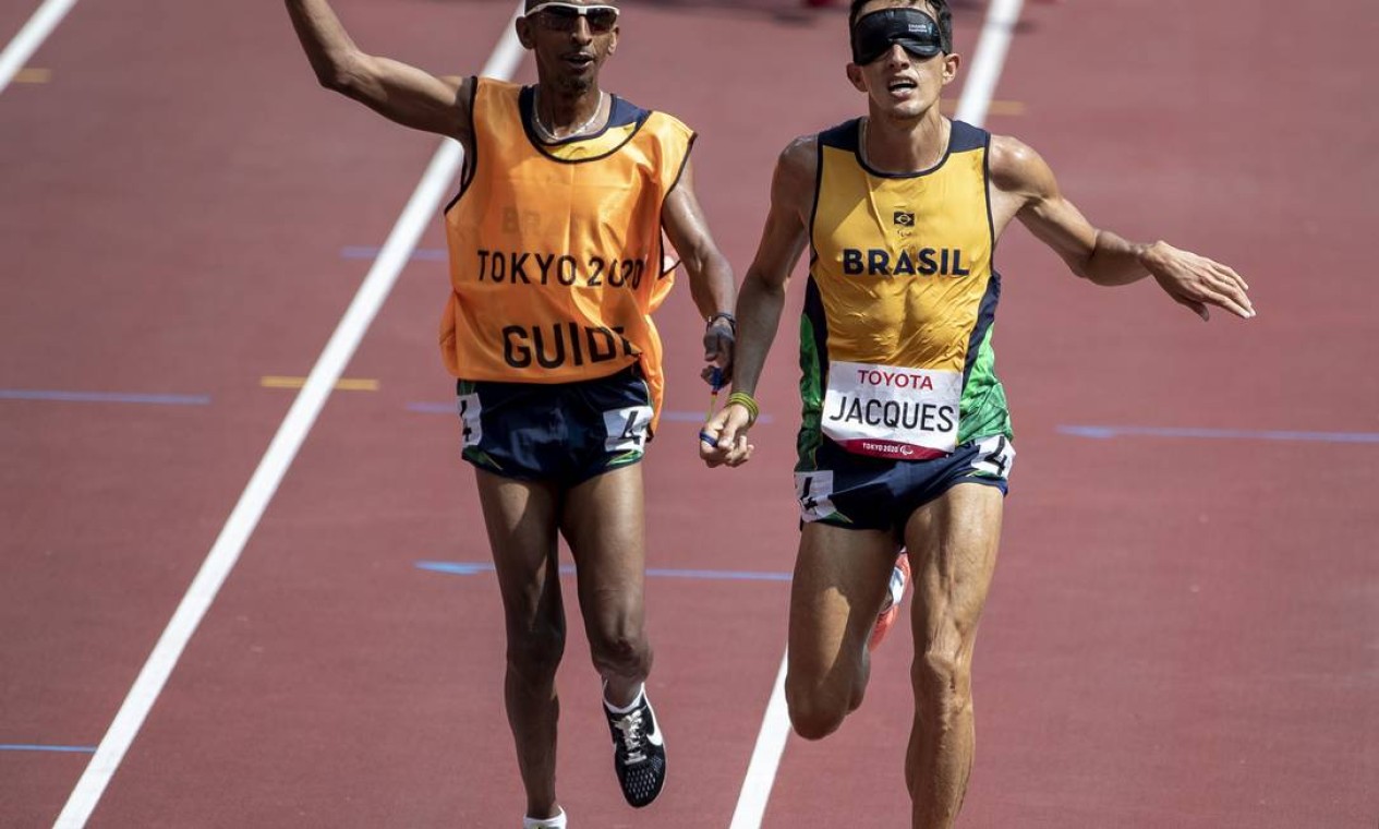 Yeltsin Jacques é medalhista de ouro dos 5.000m masculino T11 Foto: ALE CABRAL/CPB / Agência O Globo