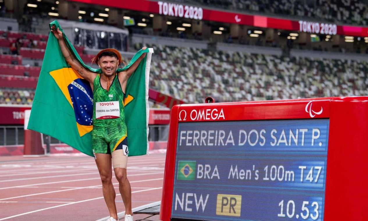 Petrúcio Ferreira conquistou o bicampeonato paralímpico nos 100m rasos, categorai T47, batendo recorde paralímpico Foto: JOEL MARKLUND / AFP