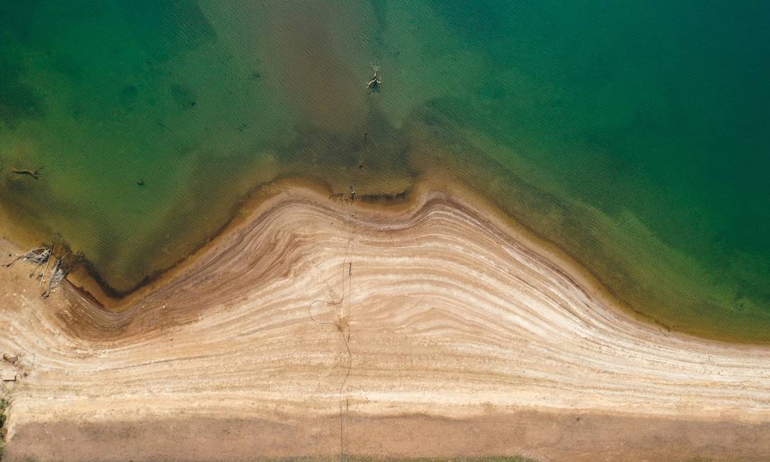 Lago da Hidreletrica de Furnas, MG, que está abaixo de 20% de sua capacidade Foto: Joel Silva / Agência O Globo (25/08/2021)