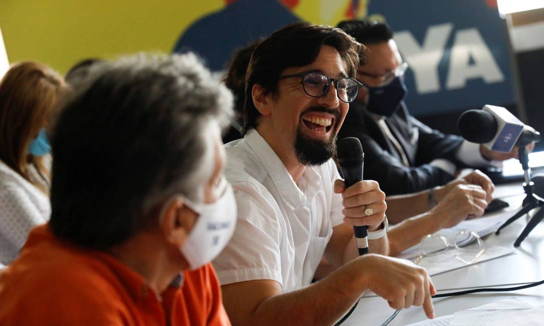 O líder opositor Freddy Guevara durante entrevista a jornalistas em Caracas Foto: LEONARDO FERNANDEZ VILORIA / REUTERS