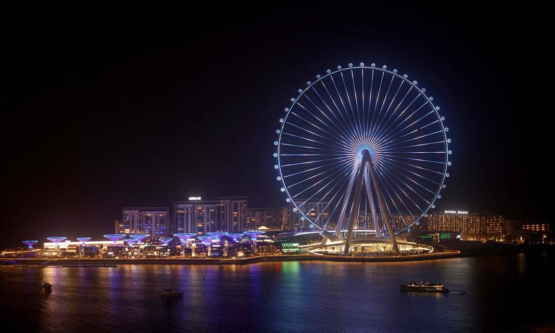 A roda-gigante Ain Dubai se destaca na paisagem da Bluewaters Island, uma ilha artificial em frente à Dubai Marina, e que será inaugurada em 21 de outubro Foto: GIUSEPPE CACACE / AFP