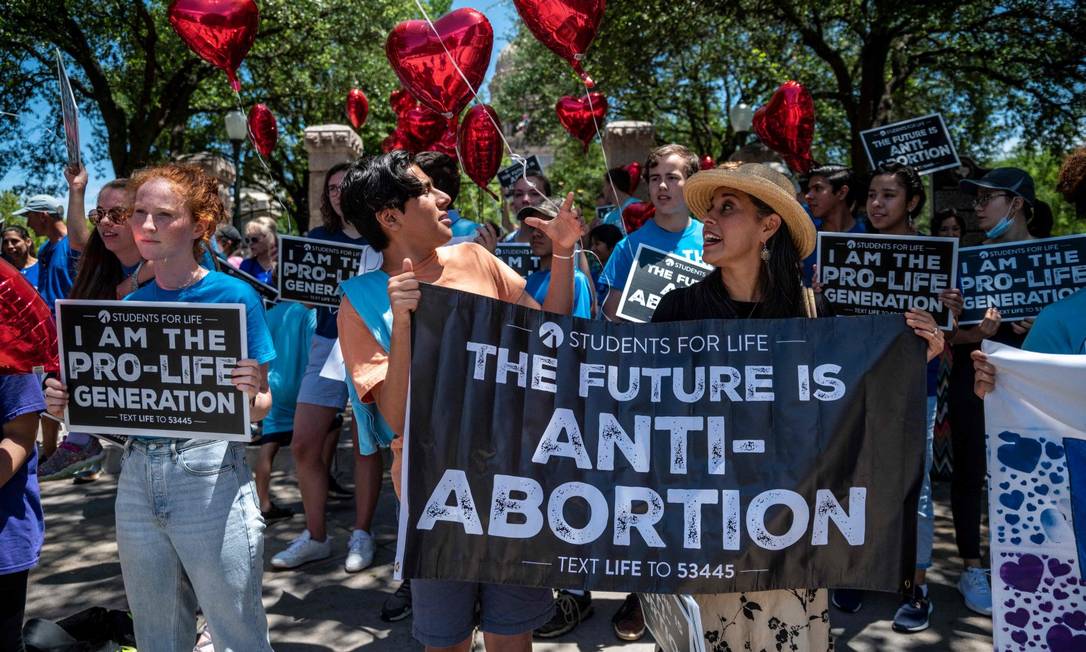 Governador do Texas aprovou polêmica lei do aborto em Maio Foto: SERGIO FLORES / AFP