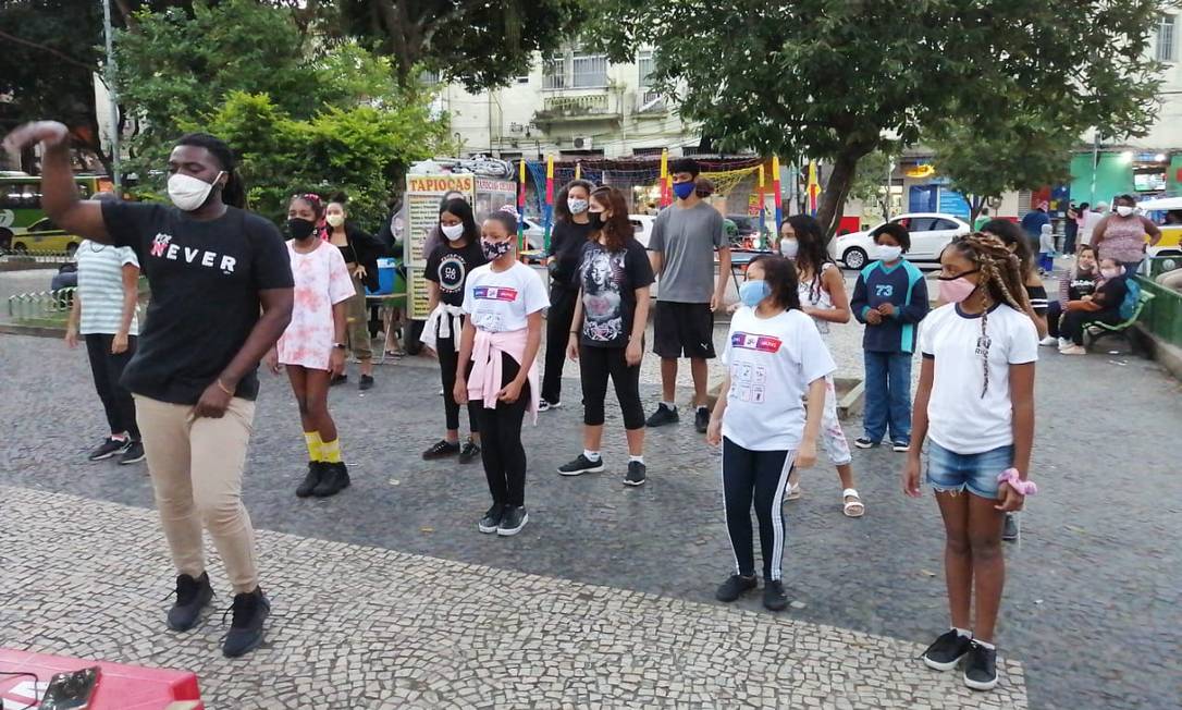 Aulas de dança da Arong acontecem na Praça do Rio Comprido Foto: Divulgação/Arong