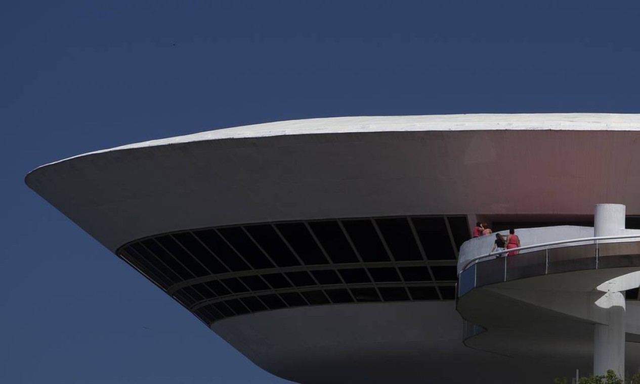A forma futurista criada por Niemeyer tornou-se um marco da arquitetura moderna mundial Foto: Márcia Foletto / Agência O Globo