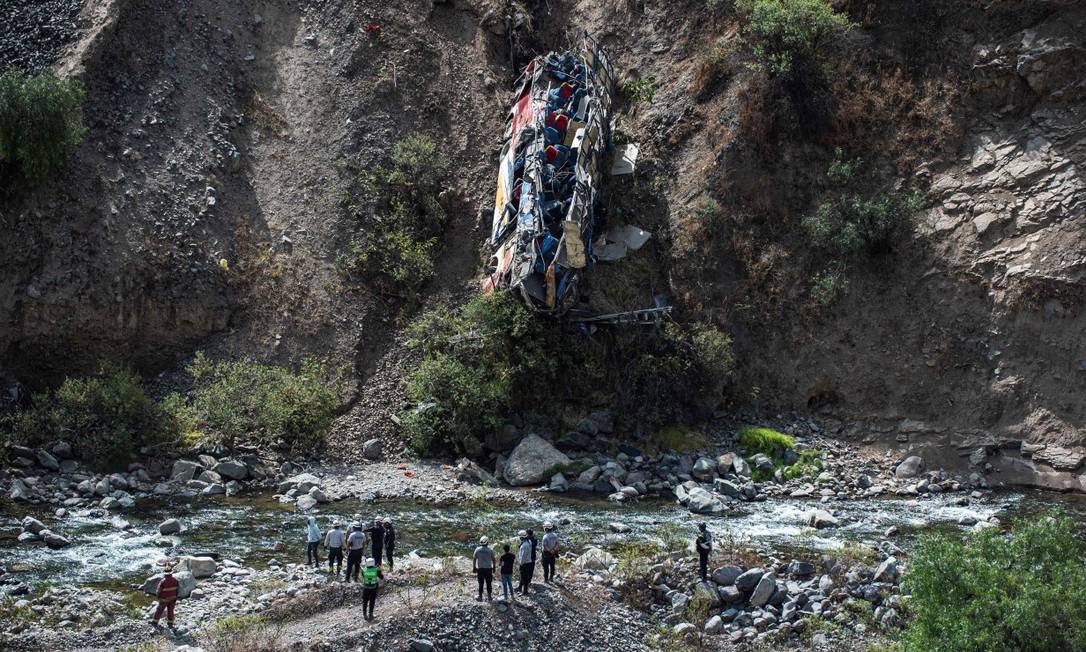 Ao todo, 34 pessoas morreram em acidente ne Rodovia Central, no Peru Foto: ERNESTO BENAVIDES / AFP