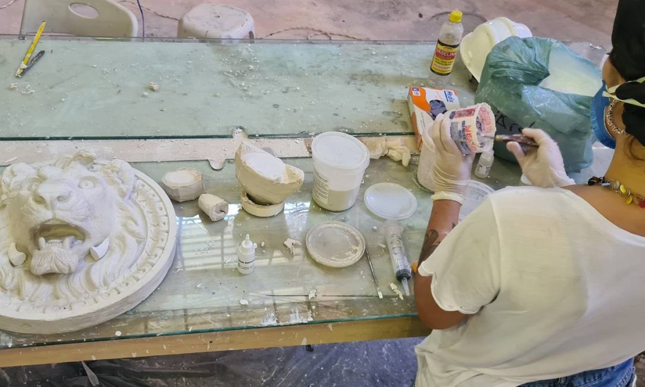O trabalho executado pela Construtora Biapó resultou ainda na feitura de 45 moldes de ornamentos escultóricos Foto: Diogo Vasconcellos
