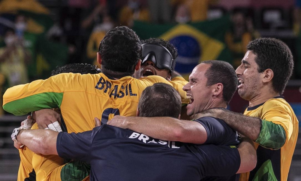 O Brasil conquistou a inédita medalha de ouro no goalball, esporte exclusivo para cegos, vencendo a equipe da China por 7 a 2 Foto: ALE CABRAL/CPB / Agência O Globo