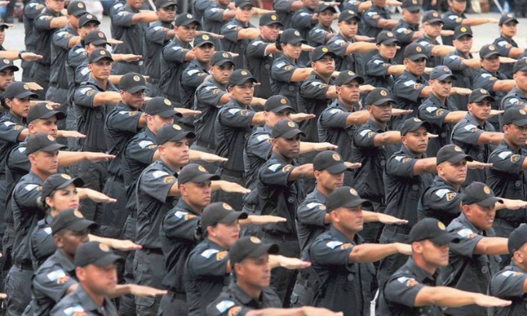 Solenidade de formatura de 375 novos Policiais Militares no Centro de Formação e Aperfeiçoamento de Praças da Polícia Militar, em Sulacap Foto: Fabiano Rocha / Agência O Globo