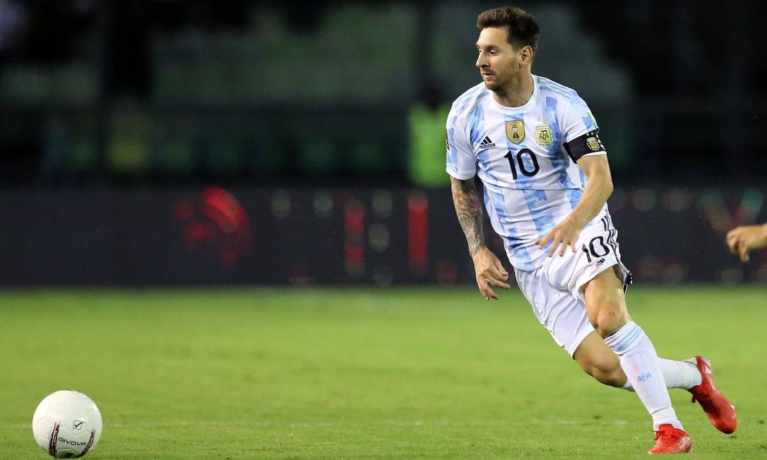 Messi deve jogar contra o Brasil Foto: EDILZON GAMEZ / AFP