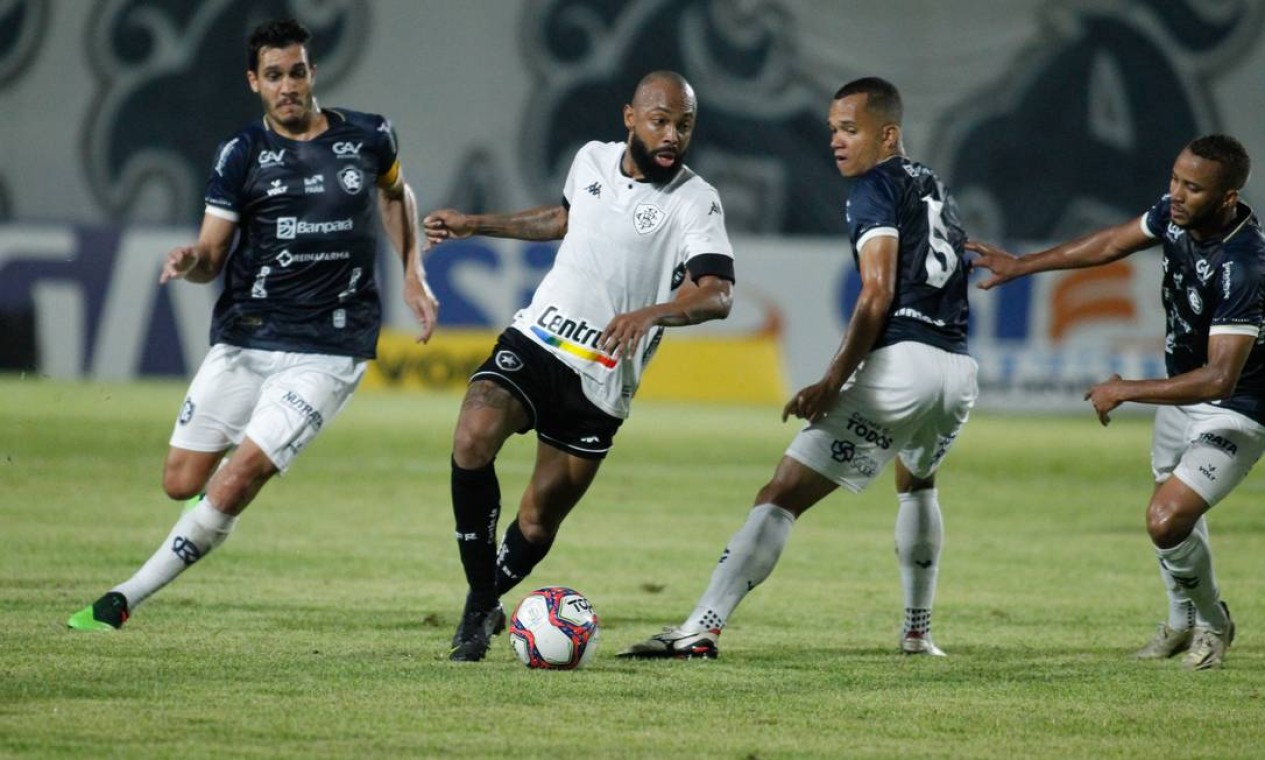 Botafogo vence mais uma com Enderson e se consolida no G4
