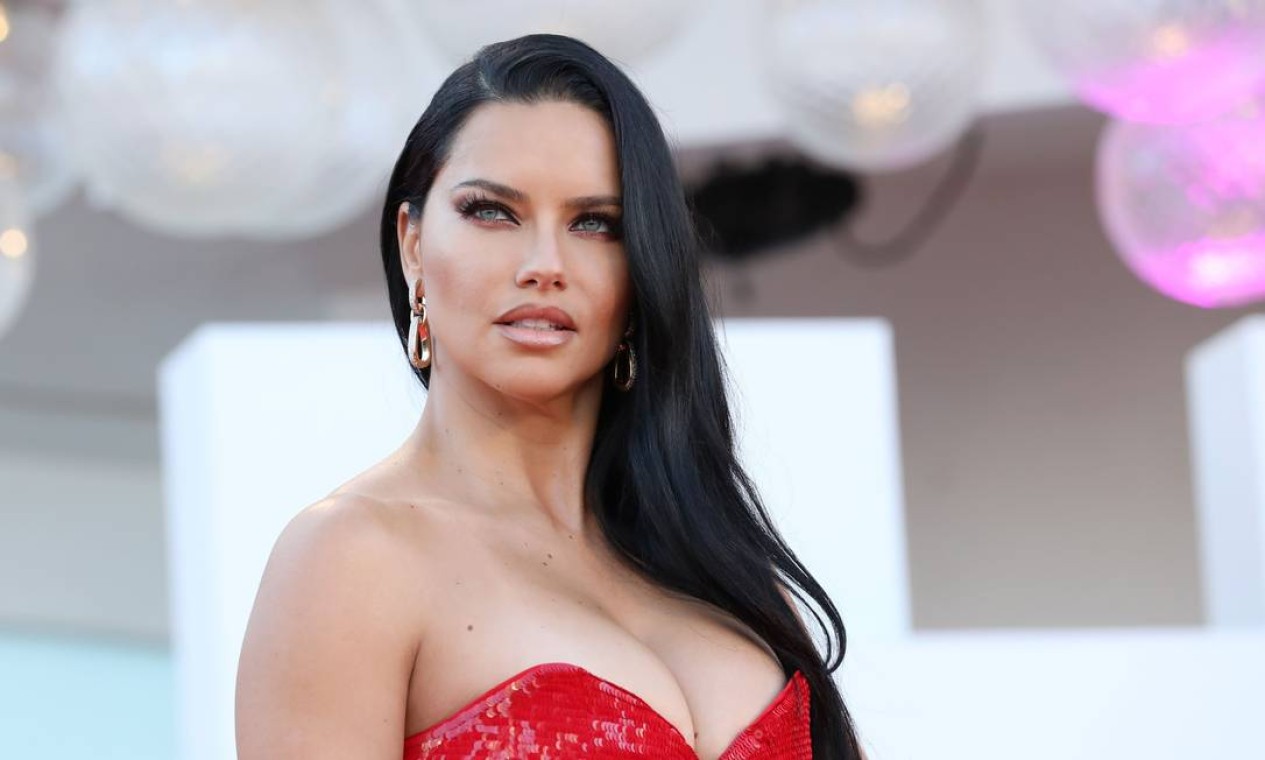 Depois de arrasar em Veneza, Adriana Lima diz que não se sente na sua  melhor forma física - Jornal O Globo