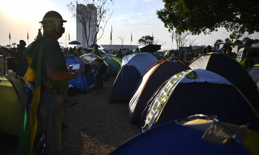 Apoiadores do presidente Jair Bolsonaro acampam próximo à Esplanada dos Ministérios Foto: Mateus Bonomi / Agência O Globo