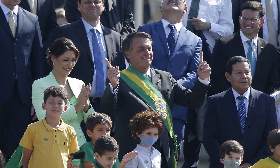O presidente Jair Bolsonaro durante cerimônia de hasteamento da bandeira Foto: Cristiano Mariz / Agência O Globo