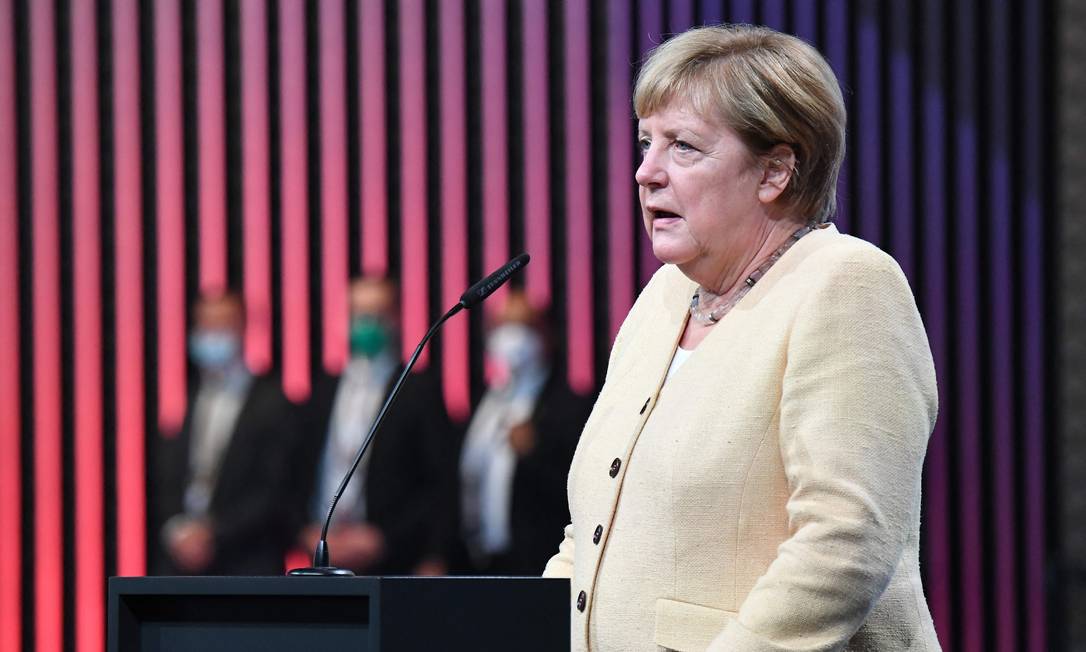 A chanceler Angela Merkel pede votos a candidato da sua legenda, em último discurso no Bundestag Foto: TOBIAS SCHWARZ / AFP
