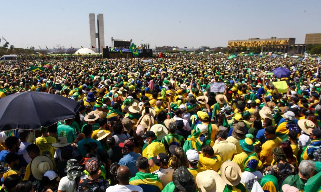 Multidão assista ao discurso do Bolsonaro na Esplanada dos Ministérios Foto: Agência O Globo