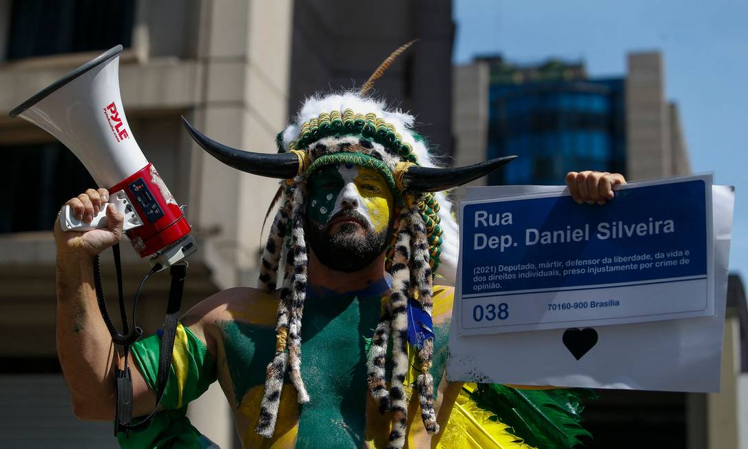 Isolamento político, crise econômica e reação do Supremo entenda os motivos por trás do recuo Isolamento político, crise econômica e reação do Supremo entenda os motivos por trás do recuo