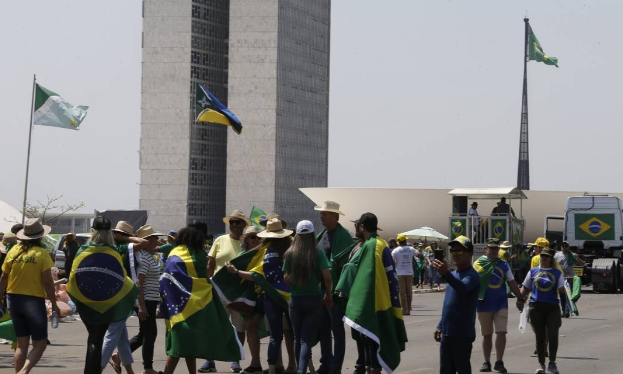 Apoiadores de Bolsonaro se reúnem em frente ao Congresso Foto: Cristiano Mariz / Agência O Globo