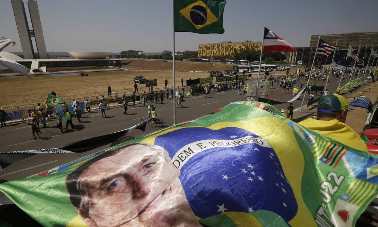 Apoiadores de Jair Bolsonaro se concentram em frente ao Congresso Nacional Foto: Cristiano Mariz / Agência O Globo