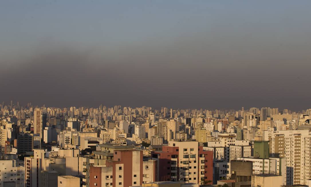 Nuvem de poluição sobre a cidade de São Paulo em julho de 2020 Foto: Edilson Dantas / Agência O Globo