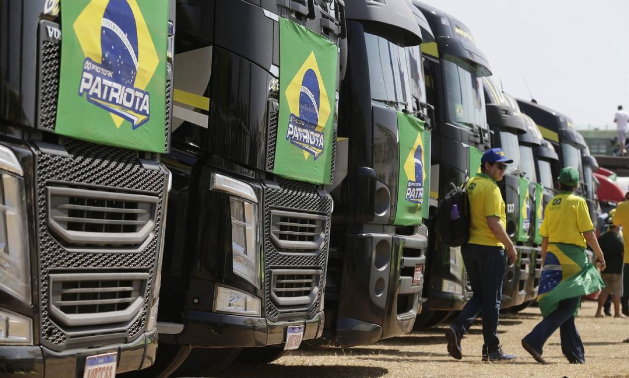 Caminhoneiros se reúnem com Bolsonaro e aguardam encontro com Pacheco - Jornal O Globo