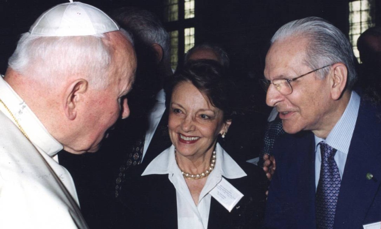 Tarcísio Padilha encontra o Papa João Paulo II em 1999 Foto: Arquivo / Agência O Globo