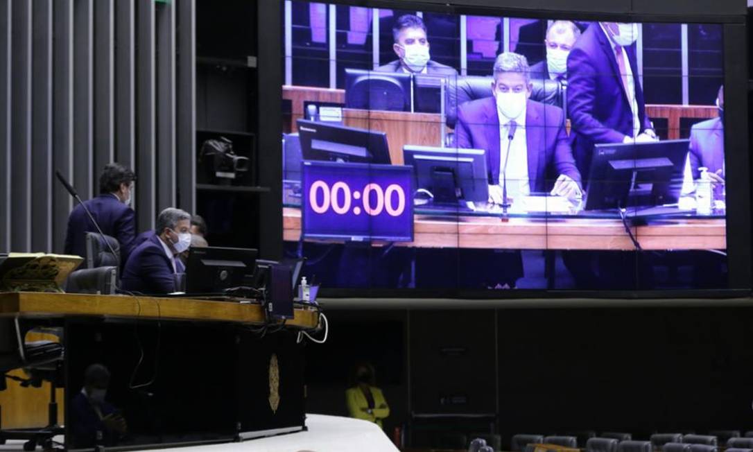 O presidente da câmara, Arthur Lira, comanda sessão de votação do Código Eleitoral 09/09/2021 Foto: Agência Câmara