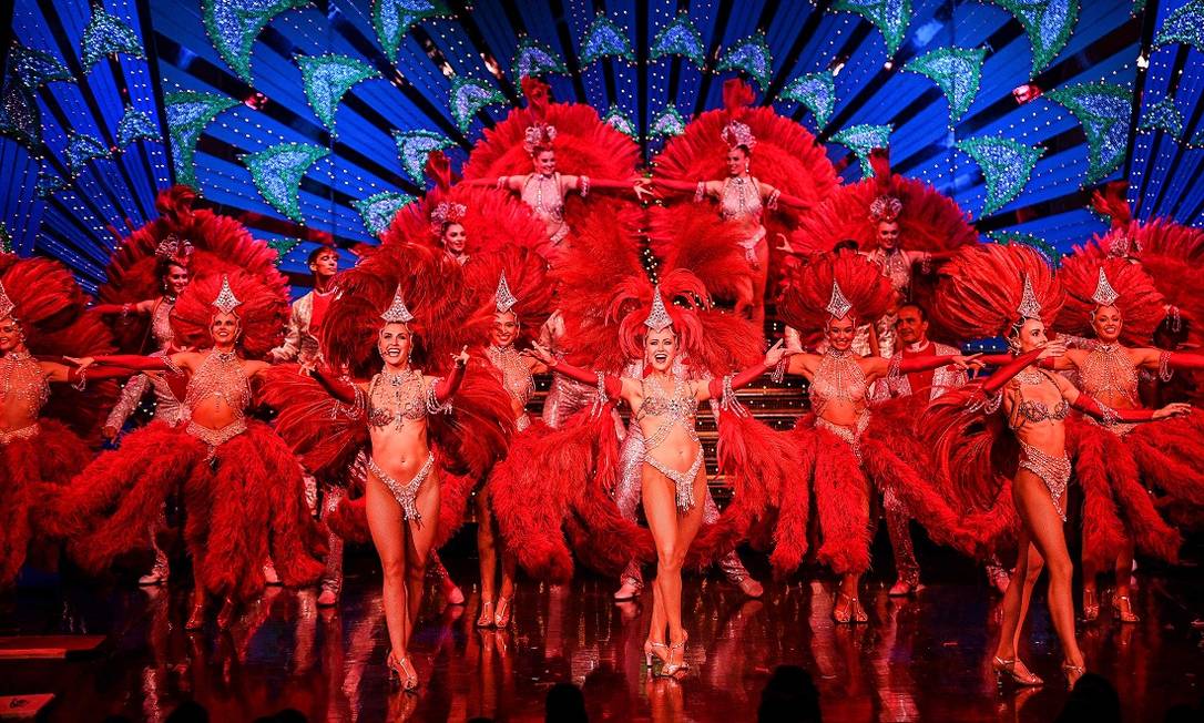 Bailarinas durante os ensaios que antecederam a reabertura do Moulin Rouge, em Paris, após um ano e meio sem apresentações Foto: CHRISTOPHE ARCHAMBAULT / AFP